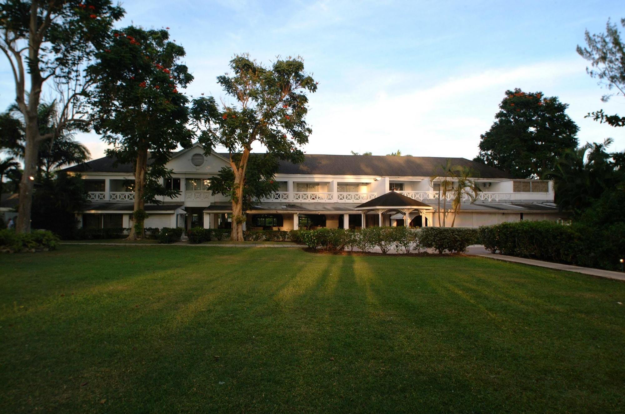 Starfish Discovery Bay Holetown Exterior foto