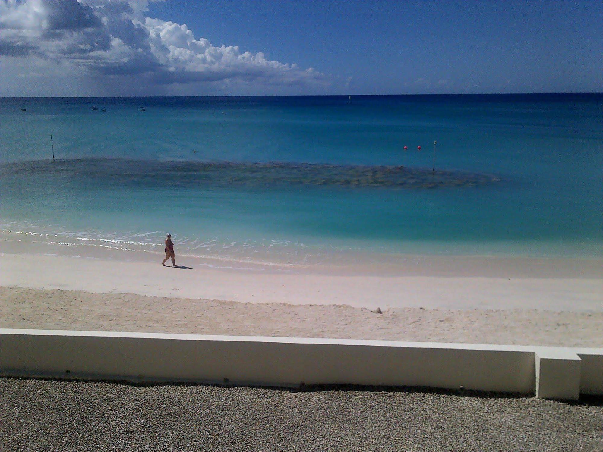 Starfish Discovery Bay Holetown Exterior foto
